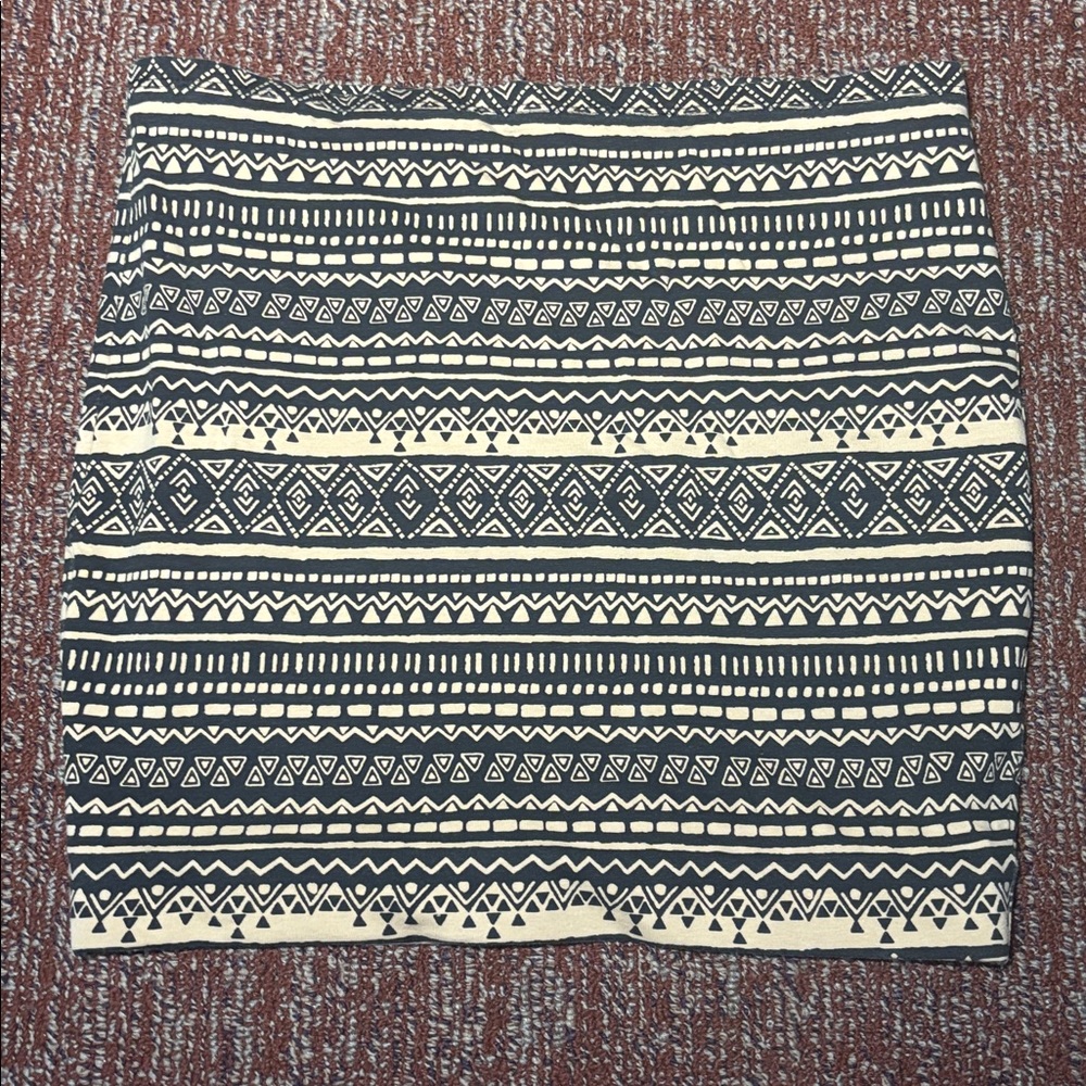 Women’s medium Aztec print boho stretch mini skirt tan and black bold print - Picture 6 of 6